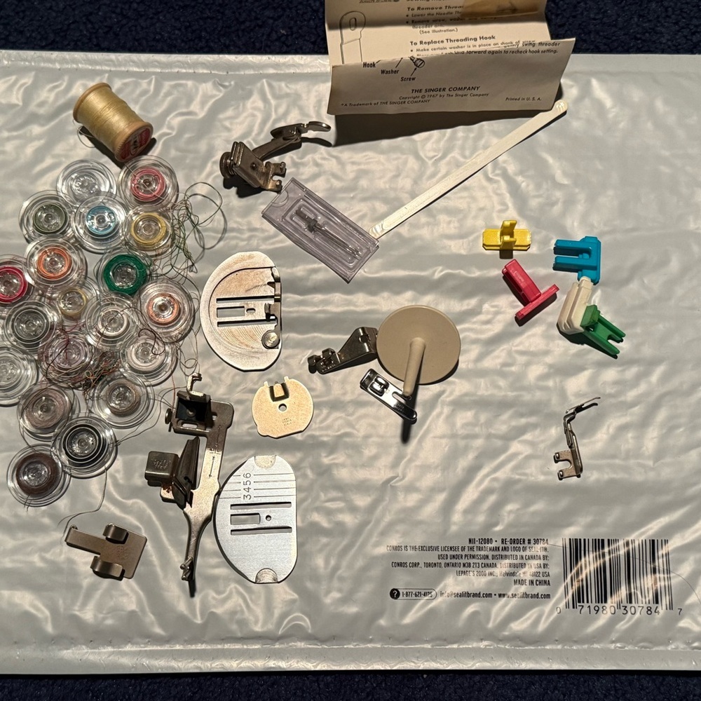 Vintage 1973 singer Sewing Machine Accessories Box  touch and sew accessories - Picture 12 of 12